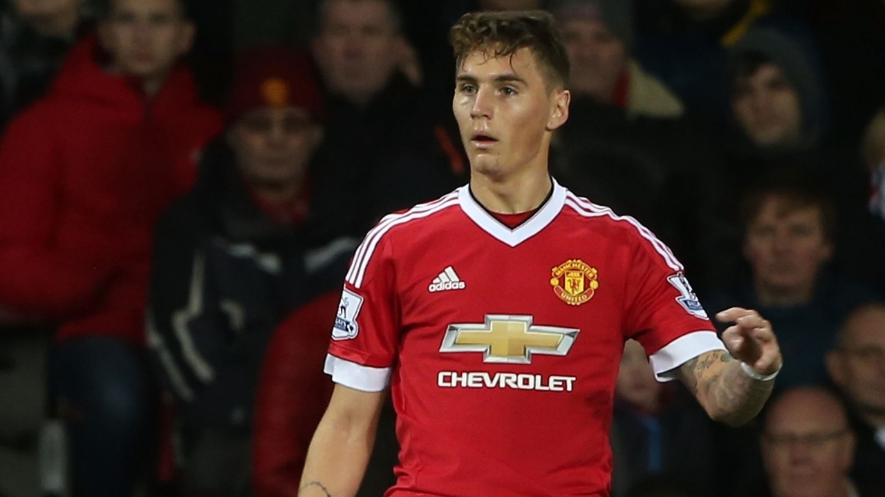 Hậu vệ phải Guillermo Varela (22): Sao mai người Uruguay vừa thi đấu khá tốt khi được HLV Van Gaal tin tưởng giao trọng trách trấn giữ hành lang cánh phải của MU trong chuyến làm khách đến sân Volkswagen. Trong hoàn cảnh Matteo Darmian vừa dính chấn thương háng, “Tulip thép” nhiều khả năng tiếp tục sử dụng hậu vệ 22 tuổi vào cuối tuần.