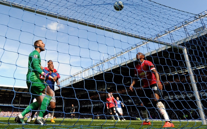 4. Everton 3-0 MU (26/4/2015): Goodison Park luôn là nơi đi dễ khó về với mọi CLB tại Premier League và Van Gaal cũng không khá khẩm hơn người tiền nhiệm David Moyes là mấy. Những pha lập công của James McCarthy, John Stones và Kevin Mirallas đã chính thức nhấn chìm tham vọng vô địch của thầy trò “Tulip thép”.