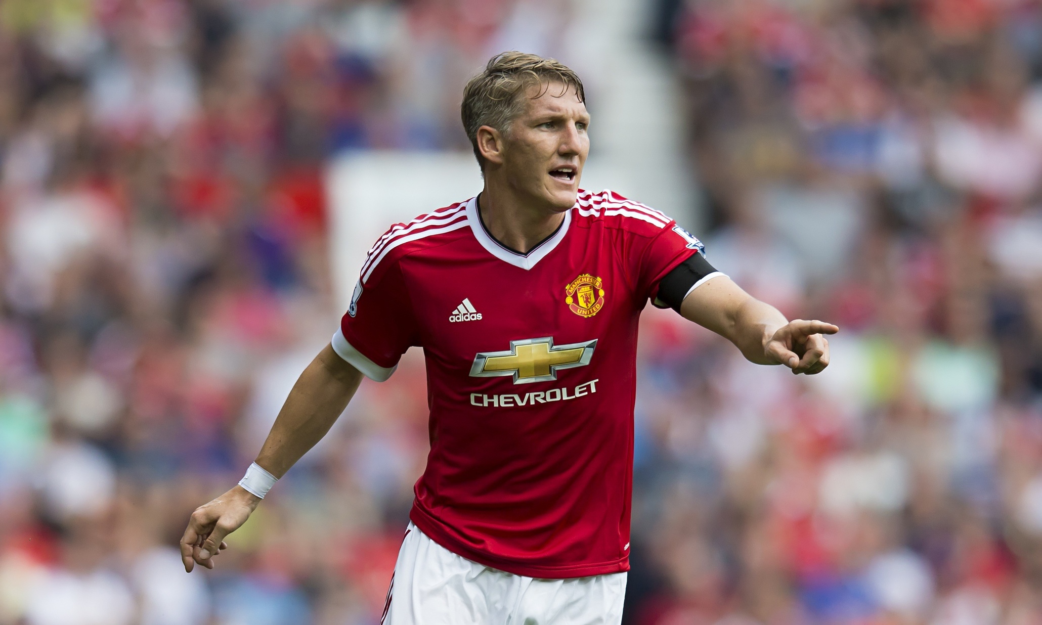 Tiền vệ trung tâm Bastian Schweinsteiger (Manchester United): Nhà vô địch Champions League 2012/13 không để lại bất kỳ dấu ấn nào nổi bật và đành bất lực nhìn đội bóng của mình bị loại ngay từ vòng bảng.