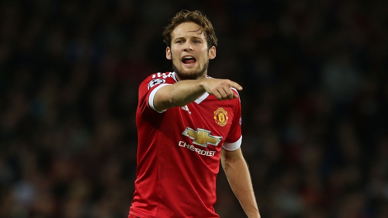 Hậu vệ trái Daley Blind (Manchester United): Cầu thủ đa năng người Hà Lan đã không thể hiện được vai trò của một “thủ lĩnh hàng phòng ngự” và liên tục mắc lỗi vị trí trong thất bại 1-2 của MU tại Dean Court.