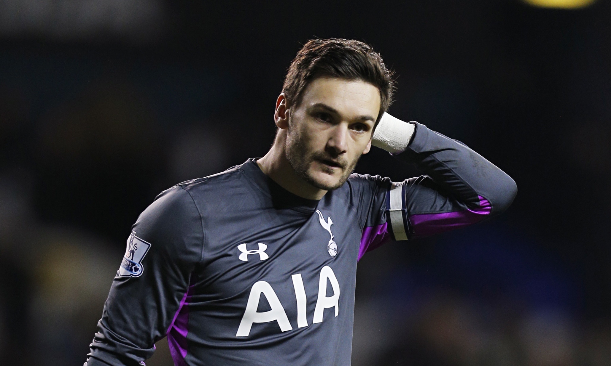 Thủ môn Hugo Lloris (Tottenham): Sự thiếu tập trung của thủ quân tuyển Pháp khiến Spurs để đội khách Newcastle ghi 2 bàn liên tiếp trong vòng 20 phút cuối và hoàn tất cú lội ngược dòng ngay tại White Hart Lane.