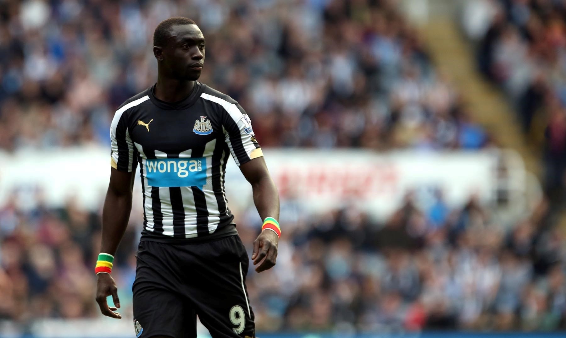 Tiền đạo Papiss Cisse (Newcastle): Ngay khi chân sút người Senegal bị thay ra ở phút thứ 72, “Chích chòe” đã thi đấu khởi sắc và tạo nên cú lội người dòng ấn tượng ngay trên sân của Tottenham. 