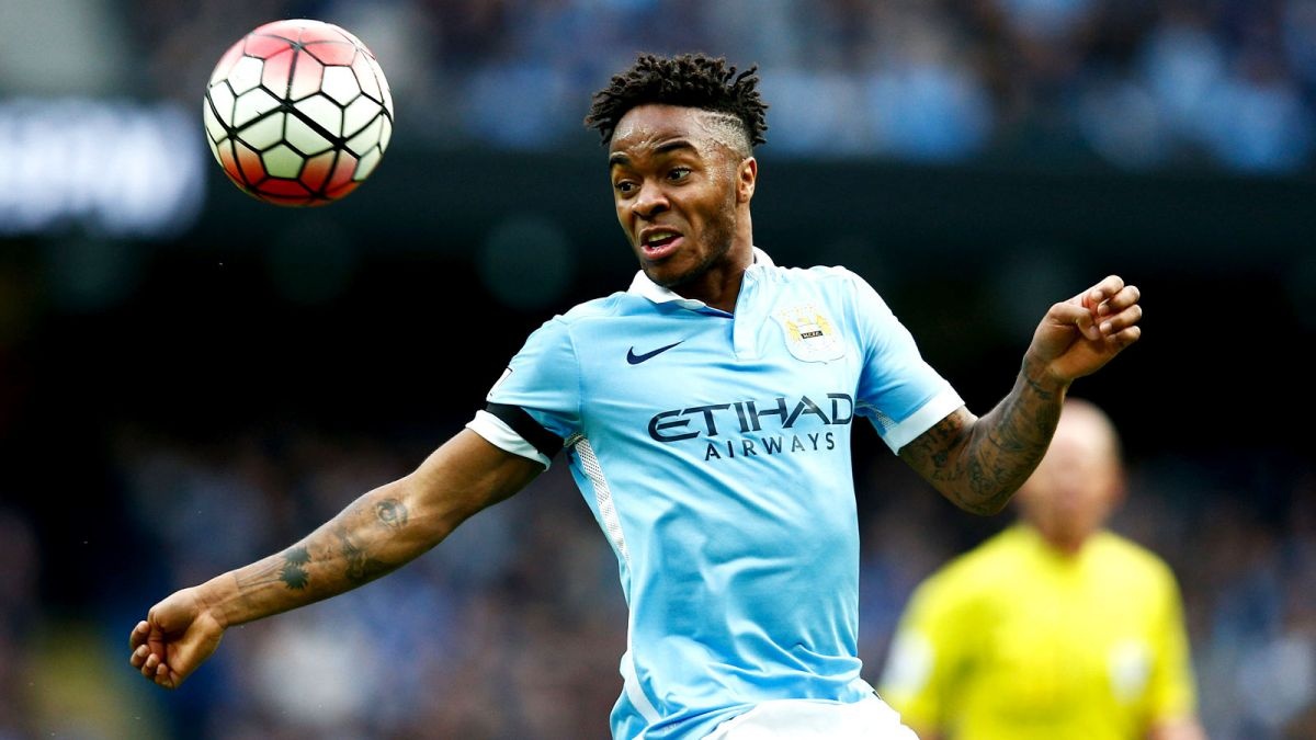 Tiền vệ trái Raheem Sterling (Manchester City): Phong độ trồi sụt của cầu thủ chạy cánh gốc Jamaica suýt chút nữa khiến “The Citizen” phải chia điểm với Swansea ngay trên sân nhà Etihad ở vòng đấu vừa qua.