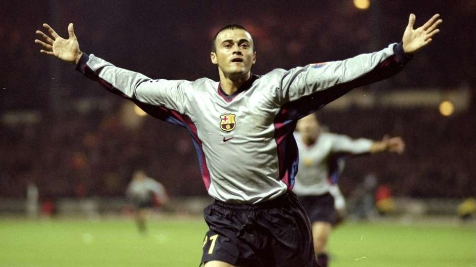 6. Luis Enrique (Real Madrid sang Barcelona, 1996): Ít ai biết rằng trước khi đầu quân cho gã khổng lồ xứ Catalan dưới dạng chuyển nhượng tự do, Luis Enrique từng có 5 năm phục vụ cho Real Madrid. Trong màu áo Barca, cựu cầu thủ người Tây Ban Nha đã giành 2 chức vô địch La Liga, 2 Copa Del Rey và 1 UEFA Cup.