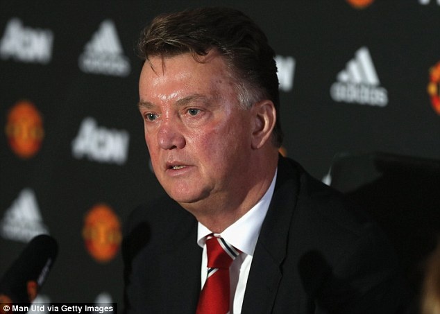 Louis Van Gaal khong muon chiu chung so phan voi Mourinho hinh anh