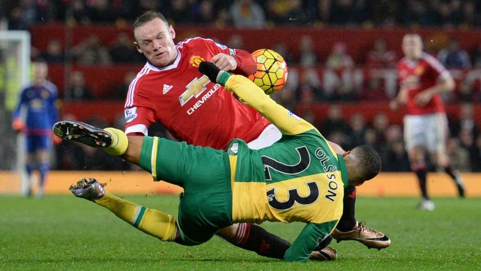 Tiền đạo Wayne Rooney (Manchester United): Trở lại sau chấn thương mắt cá, chân sút người Anh tiếp tục khiến người hâm mộ thất vọng tràn trề. Vẫn là những bước chân nặng nhọc cùng cảm giác bóng tệ hại đến từ thủ quân của MU. Thậm chí, “Wazza” còn không có bất kỳ cú dứt điểm nào trúng khung thành trong trận thua 1-2 của “Quỷ đỏ” trước Norwich.