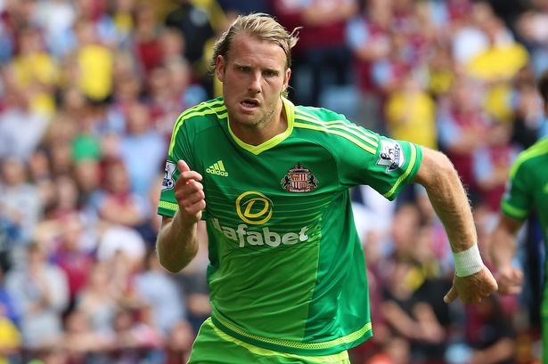 Tiền vệ trung tâm Ola Toivonen (Sunderland): Quá thất vọng về sự mờ nhạt của Toivonen trong cuộc đối đầu với Chelsea, HLV Sam Allardyce đã phải rút cầu thủ người Thụy Điển ra sân ngay khi hiệp hai bắt đầu. 