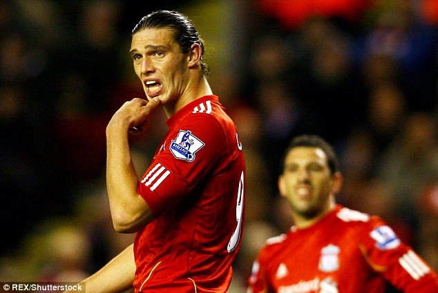 2. Andy Carroll (Newcastle sang Liverpool, 2011): Sự ra đi của Torres giúp Liverpool có rất nhiều tiền để mua sắm trong kỳ chuyển nhượng mùa đông. Tuy nhiên, “The Kop” lại tỏ ra thiếu khôn ngoan khi bỏ ra đến 35 triệu bảng để đem về một tiền đạo mới có chút tên tuổi như Andy Carroll. Ngay khi gia nhập sân Anfield, cựu sao Newcastle dính chấn thương dài hạn và phải ngồi ngoài 2 tháng. Brendan Rodgers đã không thể kiên nhẫn hơn và đẩy cựu tuyển thủ Anh sang West Ham dưới dạng cho mượn vào mùa hè năm sau.