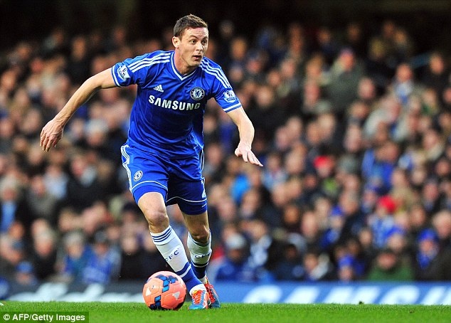 8. Nemanja Matic (Benfica sang Chelsea, 2014): Với túi tiền không đáy của Abramovich, Chelsea sẵn sàng bỏ ra hơn 20 triệu bảng để đem về một cầu thủ họ từng đẩy đi một cách không thương tiếc trước đó. Hiệu quả của thương vụ này đến ngay lập tức khi tuyển thủ Serbia đóng vai trò quyết định trong đội hình giành chức vô địch Premier League 2014/15. 