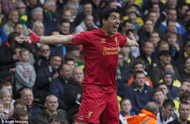 6. Luis Suarez (Ajax sang Liverpool, 2011): Dù không đắt giá bằng Andy Carroll nhưng rõ ràng tầm ảnh hưởng của chân sút người Uruguay tại Anfield là không thể đong đếm. Tiền đạo 28 tuổi 82 bàn sau 133 trận, thậm chí Suarez suýt chút nữa giúp “Lữ đoàn đỏ” giành chức vô địch Premier League ở mùa giải 2013/14. 