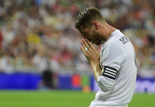 Sergio Ramos bi che gieu vi dang hinh vo con Messi hinh anh