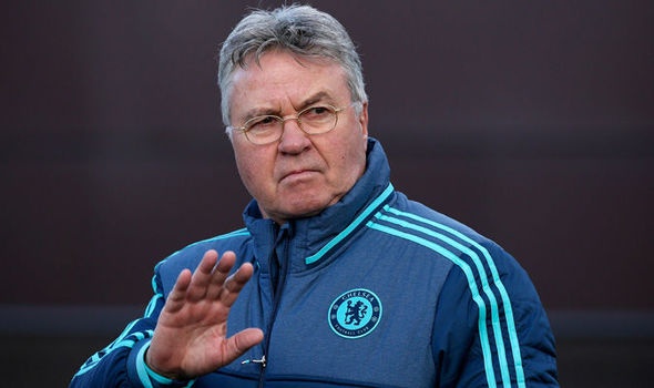 Guus Hiddink lap ky luc trong ngay Chelsea bi cam hoa hinh anh