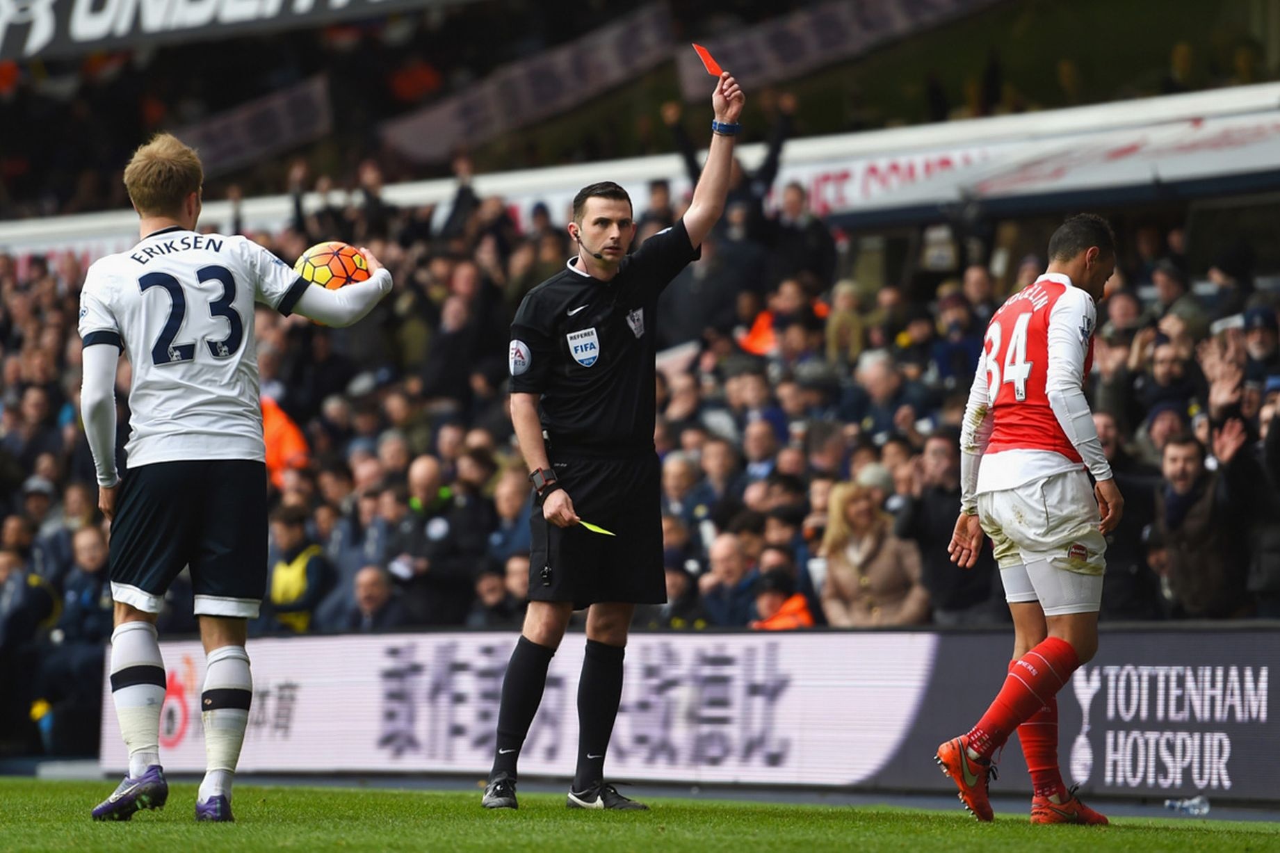 Guus Hiddink lap ky luc tai Chelsea anh 2