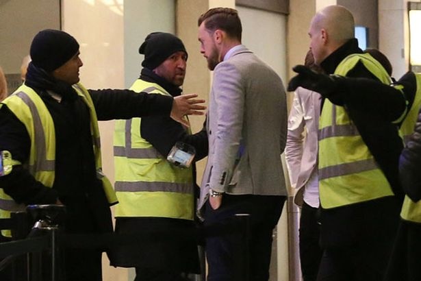 Cau thu Leicester bi phan biet doi xu anh 2