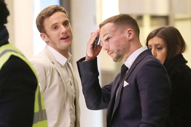 Cau thu Leicester bi phan biet doi xu anh 4