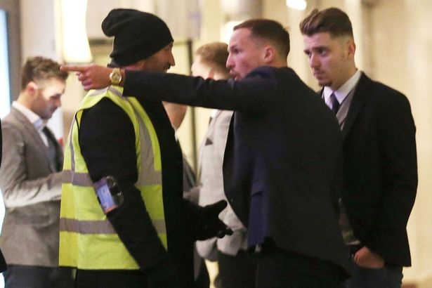 Cau thu Leicester bi phan biet doi xu anh 1