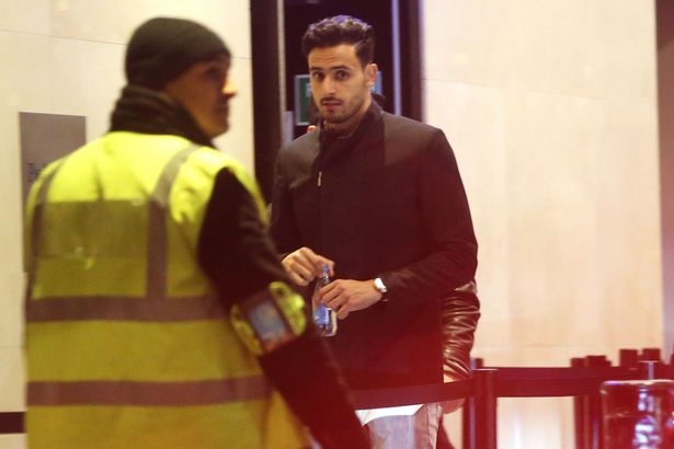 Cau thu Leicester bi phan biet doi xu anh 6