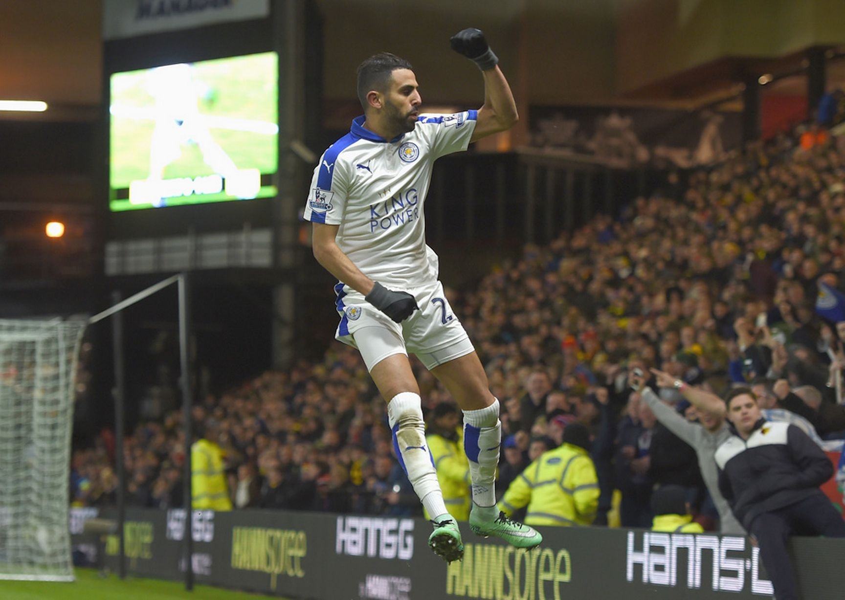 Cau thu Leicester bi phan biet doi xu anh 9