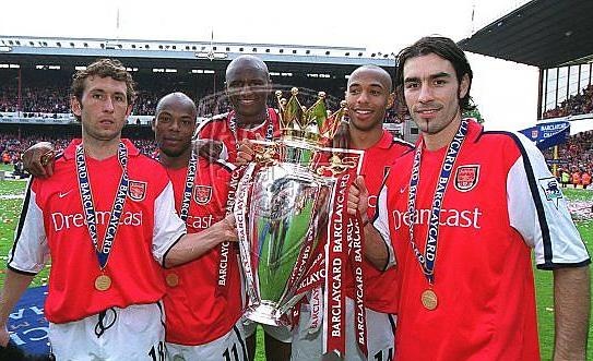 Huyen thoai Arsenal tro lai thi dau o tuoi 41 hinh anh