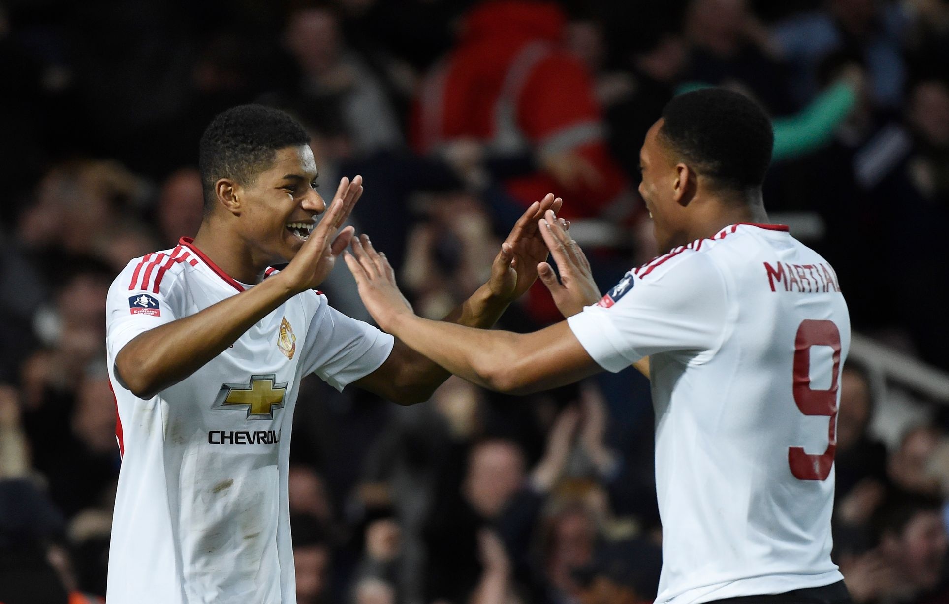 Rashford lap cong giup MU gianh ve vao ban ket FA Cup hinh anh