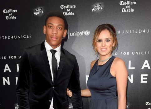 Gia dinh Martial tan vo vi ke thu ba hinh anh