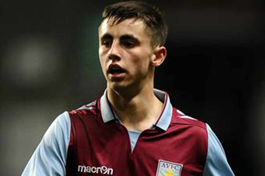 Cau thu Aston Villa xuong hang hai lan trong mot ngay hinh anh