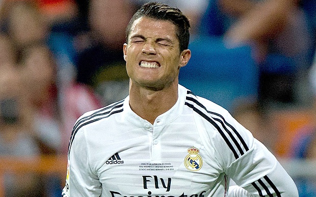 Ronaldo buoc phai nghi thi dau vi chan thuong hinh anh