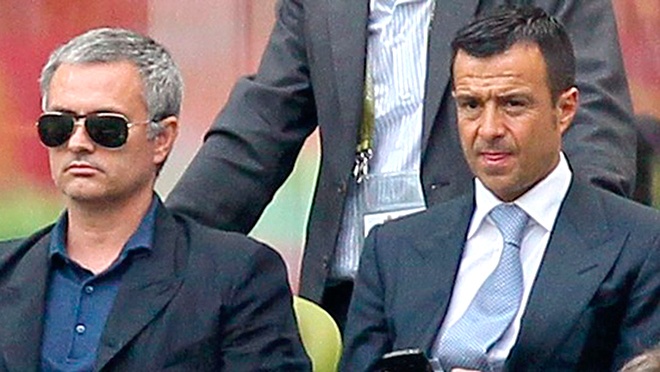 Dai dien cua Mourinho bat ngo xuat hien tai Manchester hinh anh