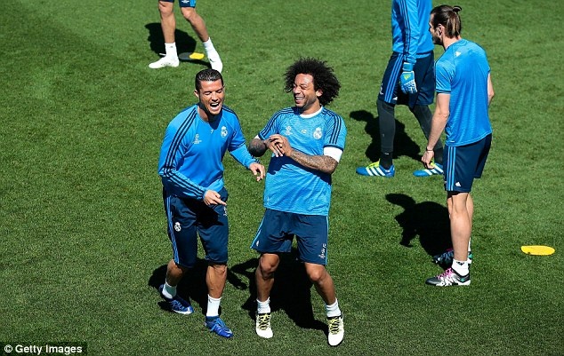 Ronaldo tro lai tran Man City anh 2