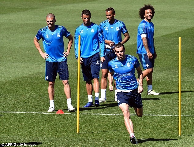 Ronaldo tro lai tran Man City anh 6