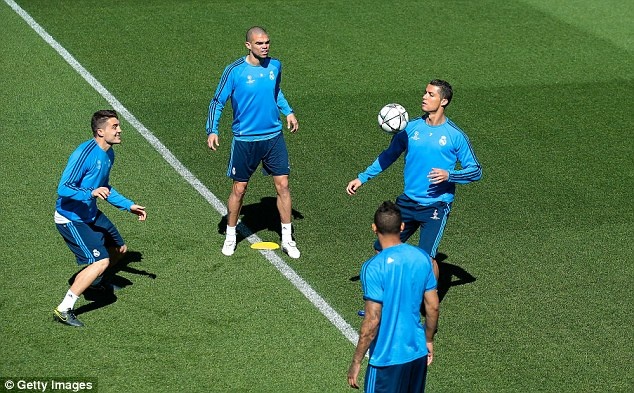 Ronaldo tro lai tran Man City anh 8