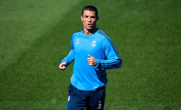 Ronaldo tro lai tran Man City anh 1