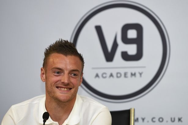 Jamie Vardy khai truong hoc vien bong da mang ten minh hinh anh