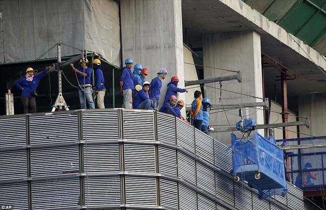 Leicester trả 10 đô cho người diễu hành ảnh 2 Leicester tra 10 do cho nguoi dieu hanh anh 2