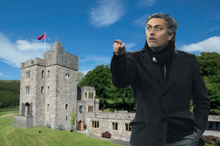 Toa lau dai trang le cua Mourinho o Manchester hinh anh