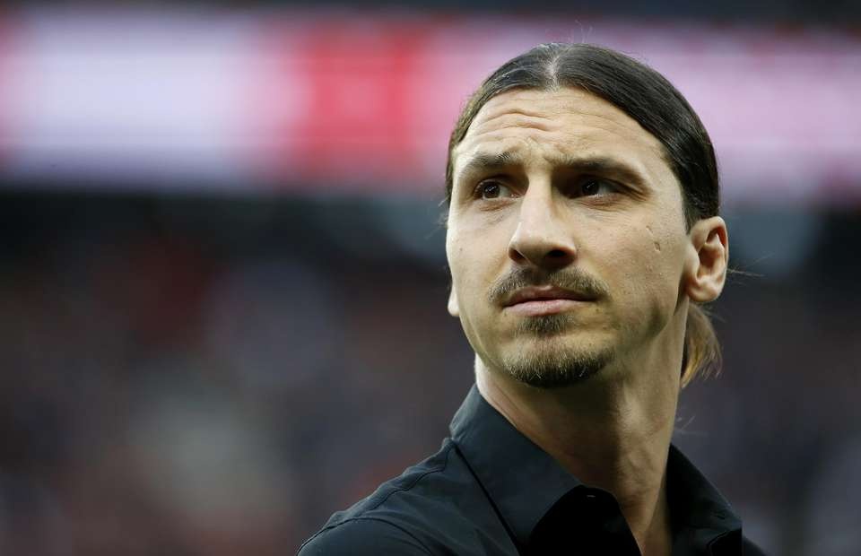 ibrahimovic ký hợp đồng với MU ảnh 1 ibrahimovic ky hop dong voi MU anh 1