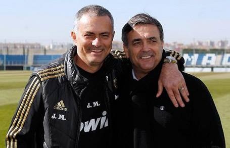 Jose Mourinho chon cuu HLV Binh Duong lam tro ly hinh anh