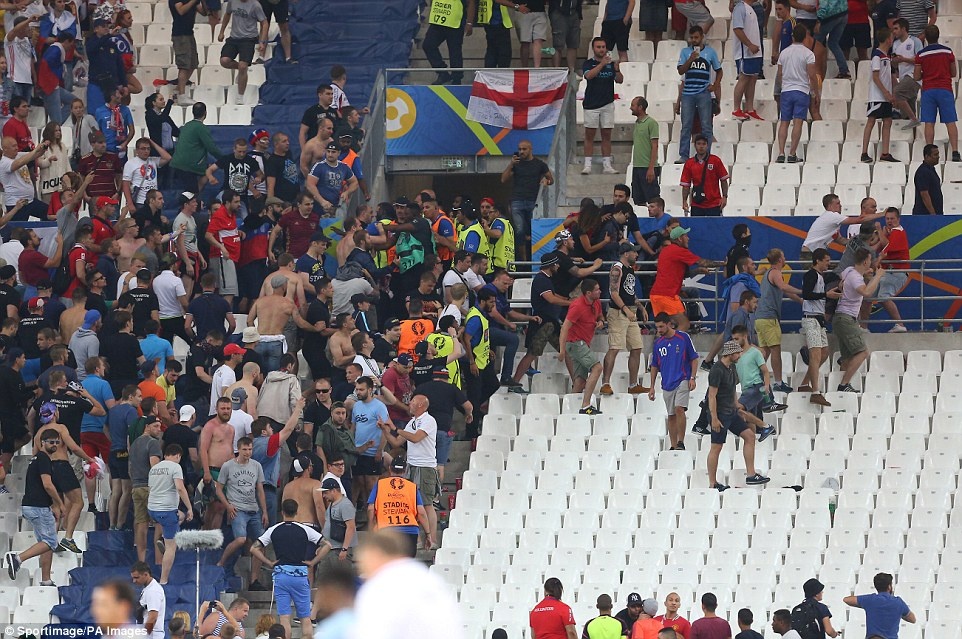 Ẩu đả trận Anh Nga ảnh 11 Au da tran Anh Nga anh 11