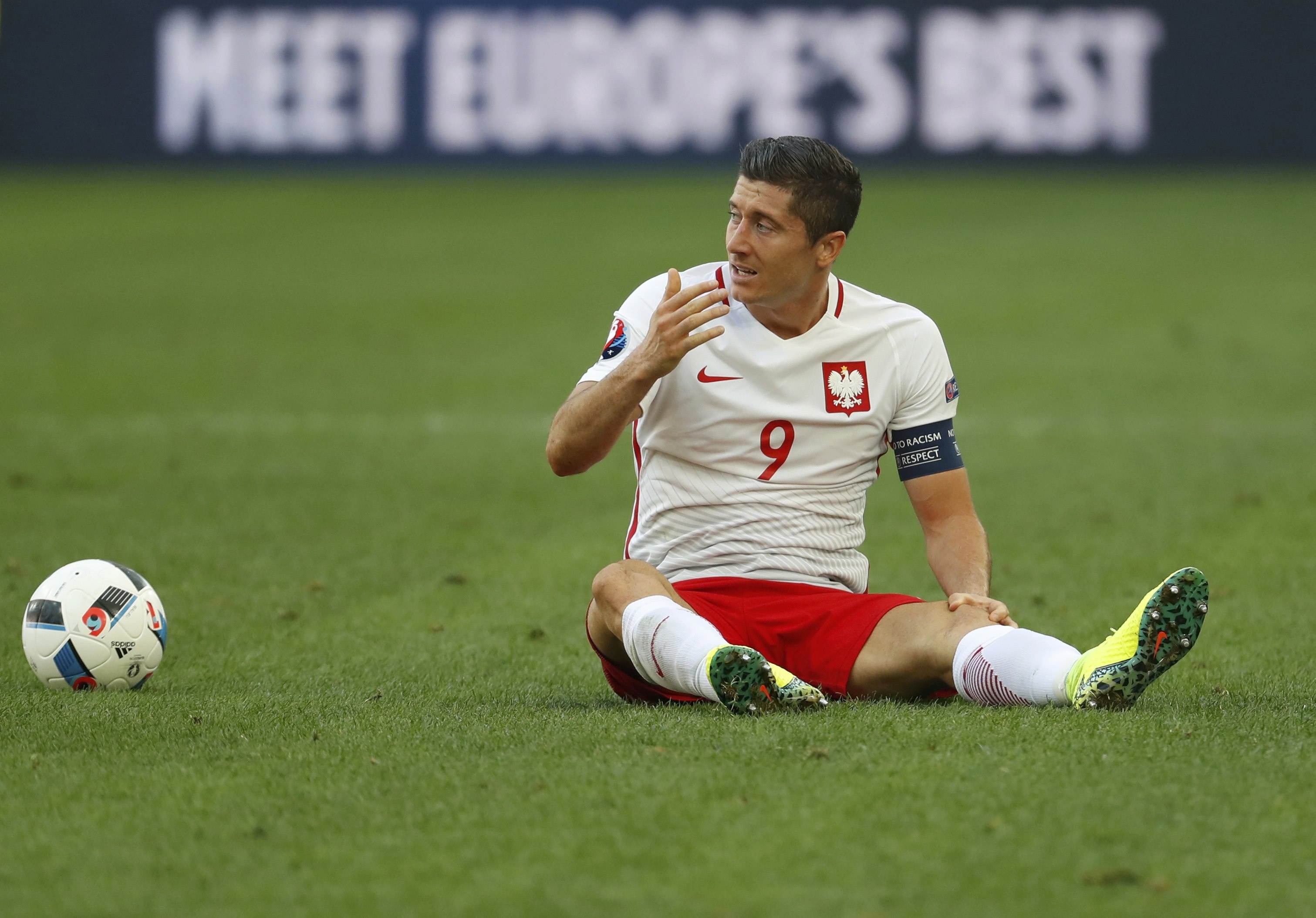 doi hinh te nhat vong bang Euro anh 11