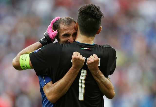 Nguoi Italy vo oa sau chien thang lich su truoc Tay Ban Nha hinh anh