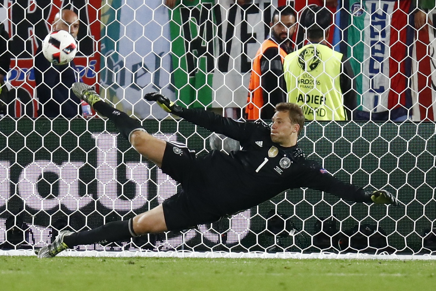 buffon khoc sau tran thua duc anh 3