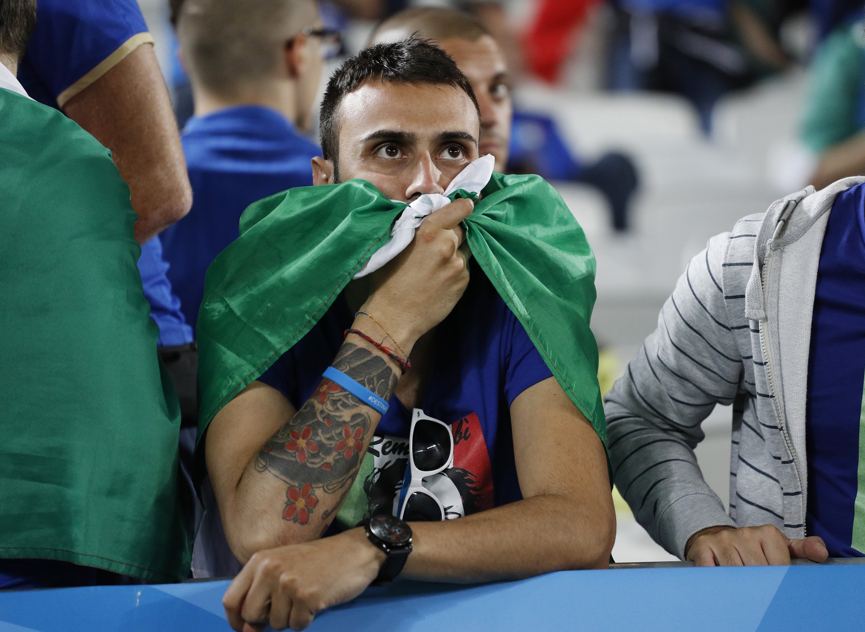 buffon khoc sau tran thua duc anh 7