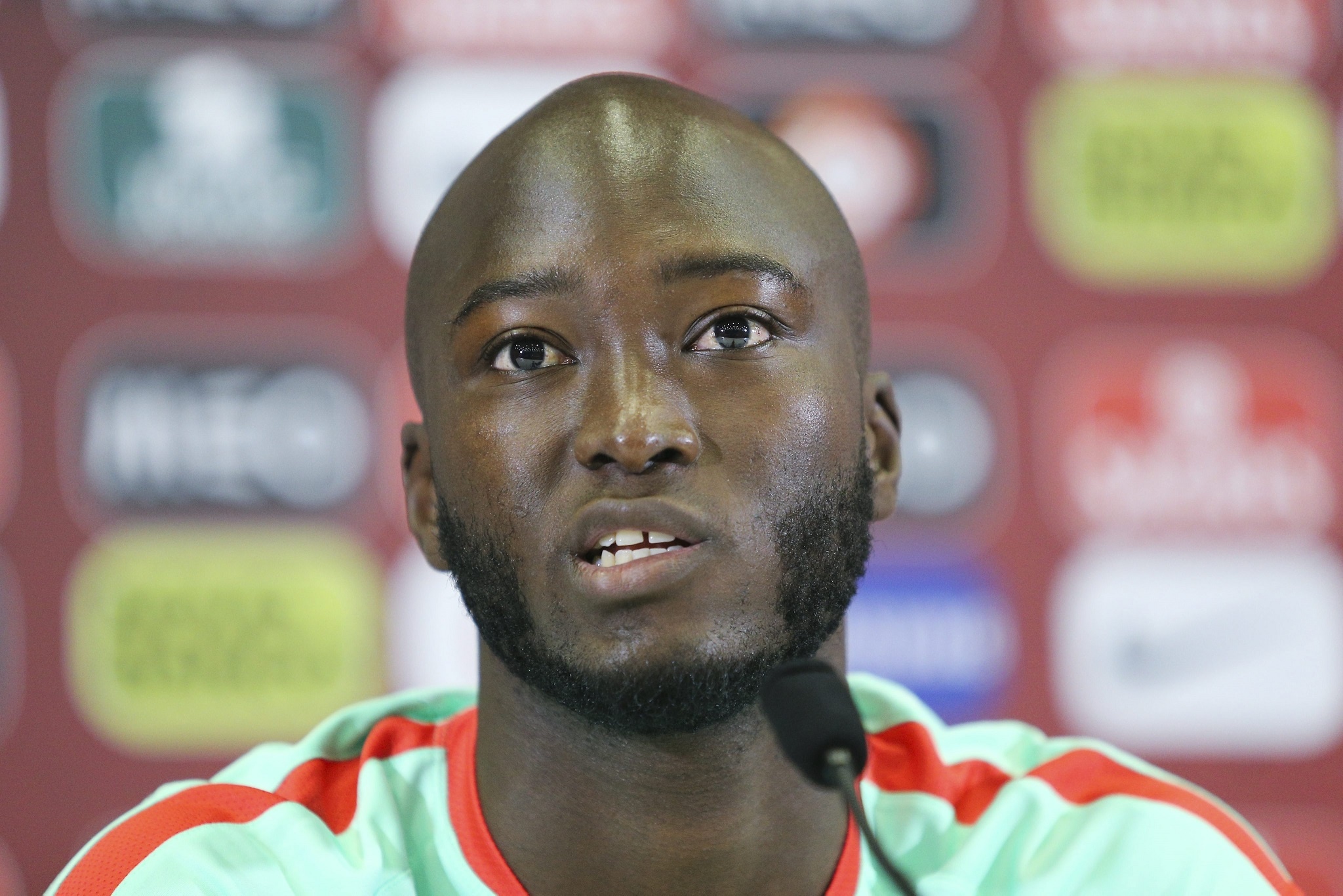 so sanh doi hinh bo dao nha phap anh 18