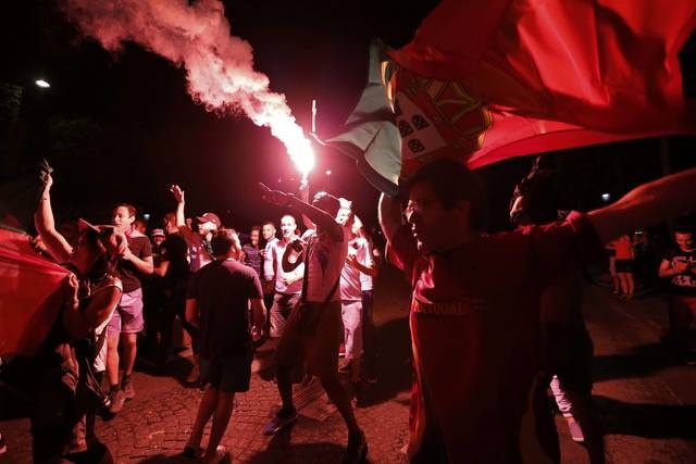 CDV Bo Dao Nha nhuom do Paris sau chuc vo dich lich su hinh anh