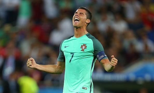 Cu danh dau cua Ronaldo lot top khoanh khac an tuong o Euro hinh anh