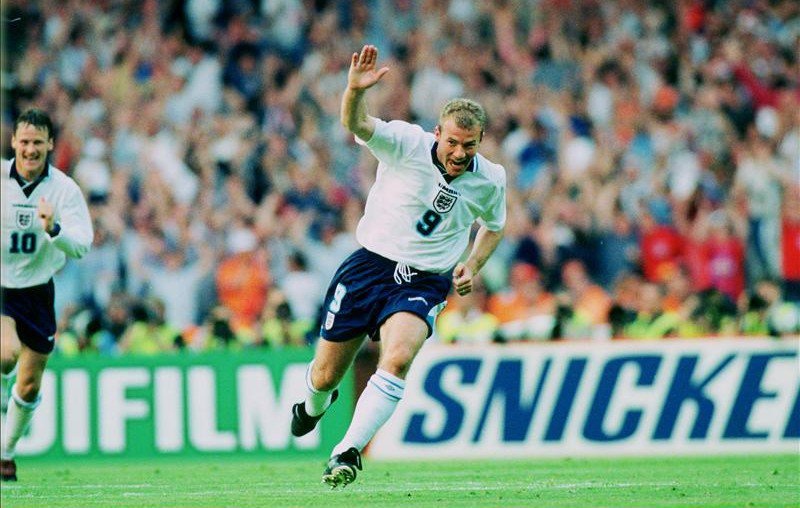 14 cau thu tung gianh giay vang Euro anh 10