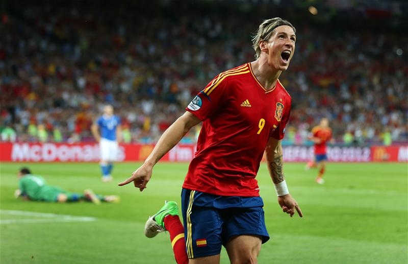 14 cau thu tung gianh giay vang Euro anh 14