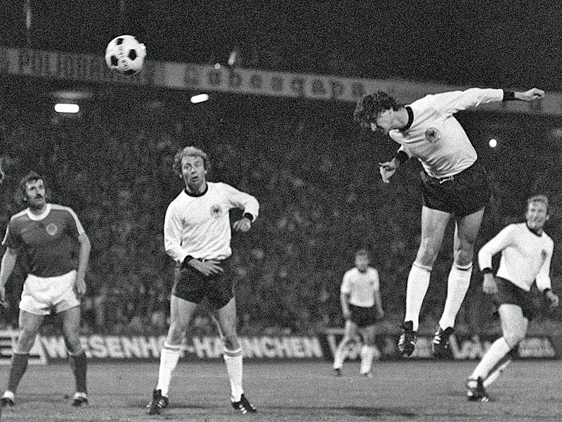 14 cau thu tung gianh giay vang Euro anh 5