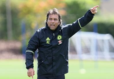 Antonio Conte chay het minh trong buoi tap dau o Chelsea hinh anh