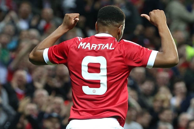 Nghi van Martial nhuong ao so 9 cho Ibrahimovic hinh anh